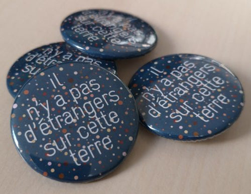 Badge "Il n'y a pas d'étrangers sur cette terre"