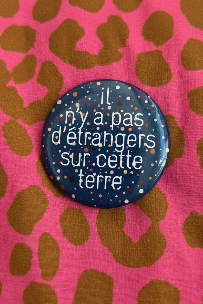 Badge "Il n'y a pas d'étrangers sur cette terre"