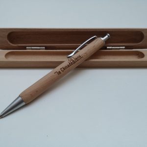 thumbnail IMG 20190910 102614 300x300 - Stylo bois et son étui - 80 ans de La Cimade