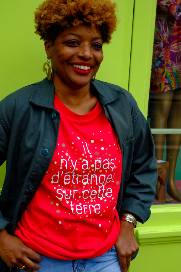 T-shirt UNISEXE "Il n'y a pas d'étrangers sur cette terre" – Image 6